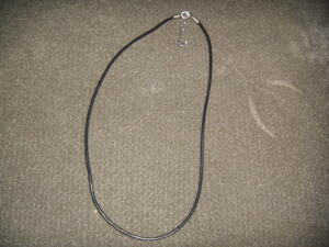 Läderhalsband komplett 2mm ca 45cm. +5cm justerbar